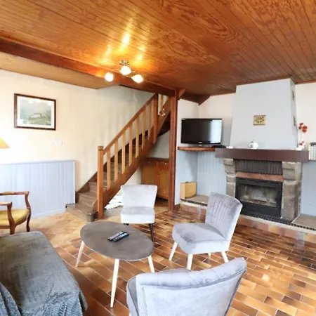 Gite Authentique Au Coeur Des Volcans D'auvergne, 6 Pers, 3 Ch, Cheminee, Animaux Acceptes, Wi-fi, Tv - Fr-1-742-126 펜션