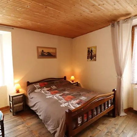 펜션 Gite Authentique Au Coeur Des Volcans D'auvergne, 6 Pers, 3 Ch, Cheminee, Animaux Acceptes, Wi-fi, Tv - Fr-1-742-126