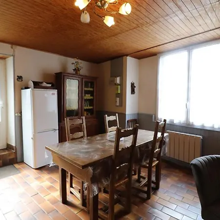 Holiday home Gite Authentique Au Coeur Des Volcans D'auvergne, 6 Pers, 3 Ch, Cheminee, Animaux Acceptes, Wi-fi, Tv - Fr-1-742-126 *
