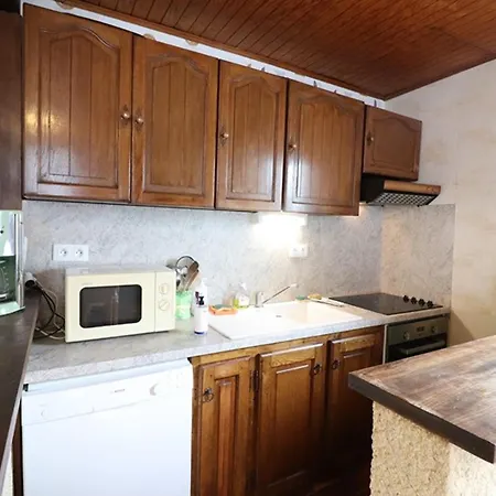 Gite Authentique Au Coeur Des Volcans D'auvergne, 6 Pers, 3 Ch, Cheminee, Animaux Acceptes, Wi-fi, Tv - Fr-1-742-126 Holiday home *