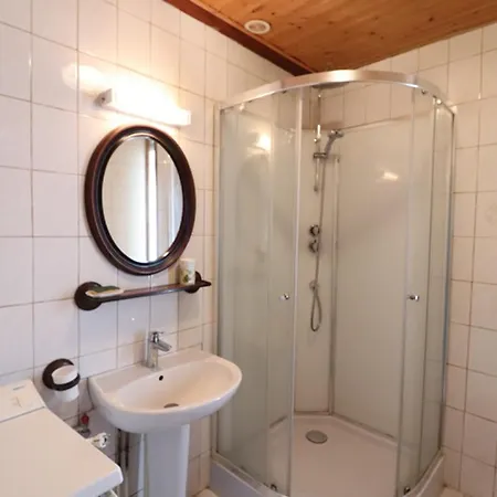 Holiday home Gite Authentique Au Coeur Des Volcans D'auvergne, 6 Pers, 3 Ch, Cheminee, Animaux Acceptes, Wi-fi, Tv - Fr-1-742-126 *